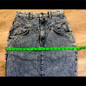 1980s Vintage SZ 10 Denim pencil skirt by Gitano.